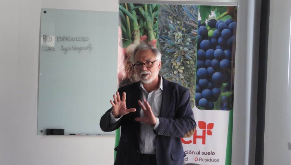 Foto para: ¿Qué es la microbiota y por qué es clave para la  salud de un suelo productivo? 